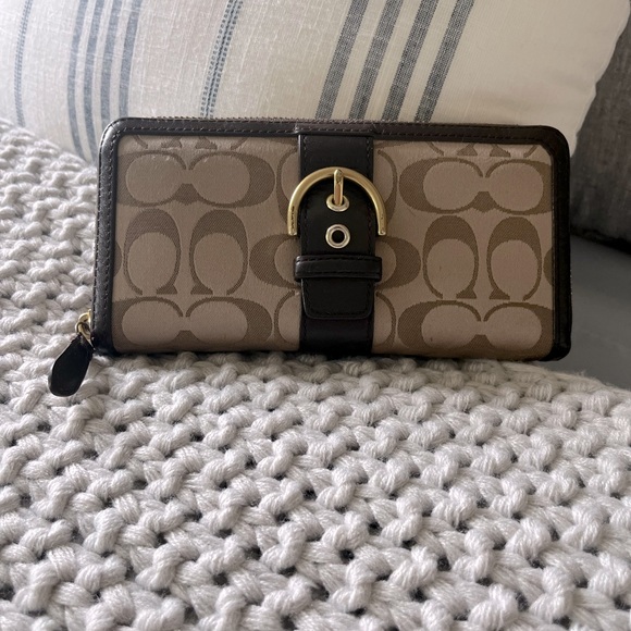 Coach signature long zip around wallet - Picture 1 of 6